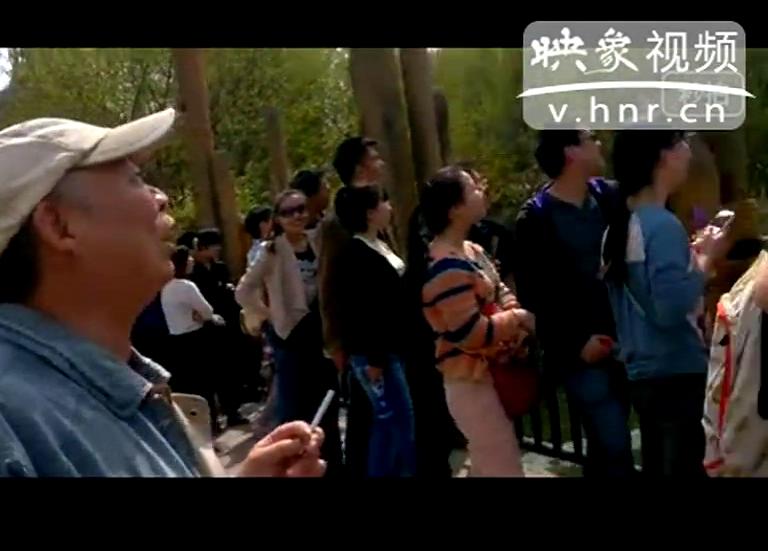 老伙計(jì)驚呆了!大爺?shù)谝淮慰催^(guò)山車(chē)爆笑語(yǔ)錄