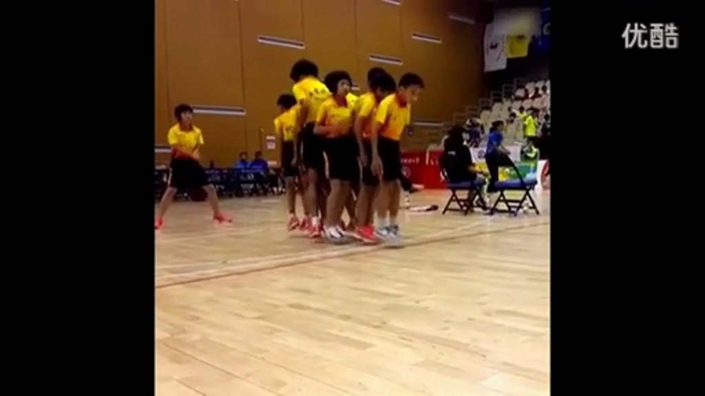 實(shí)拍小學(xué)生大神級(jí)跳繩