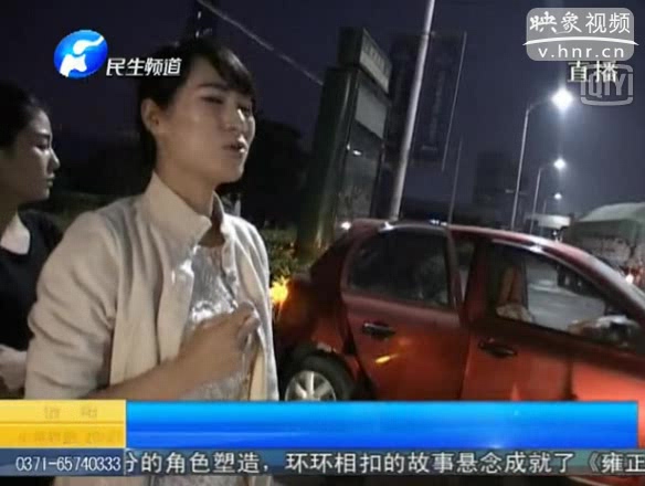 渣土車(chē)逆行撞轎車(chē) 女司機(jī)被撞懵