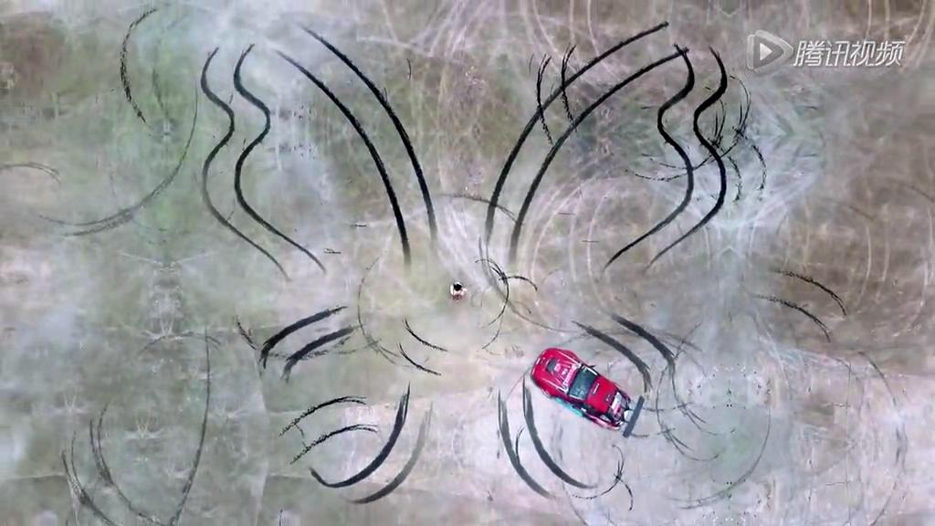 真人版“藤原拓?！崩@美女飄移輪印畫蝴蝶