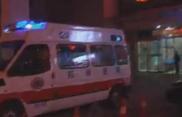 女兒不救父親，鄰居很憤怒