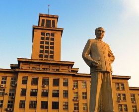 南開大學(xué):對貧困生投放名牌專業(yè)