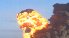 美國(guó)兩列火車(chē)相撞爆炸起火