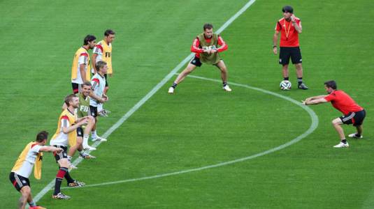 德國踩場熱身訓(xùn)練 全隊認真?zhèn)鋺?zhàn)半決賽