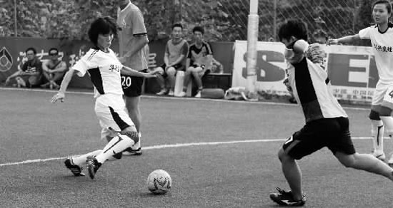 由中國(guó)女足曾經(jīng)的后防大將范運(yùn)杰領(lǐng)銜的運(yùn)之杰足球俱樂部，本場(chǎng)比賽可謂秀足高超腳法