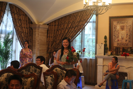 收到怎么多玫瑰，當(dāng)然開心啦！