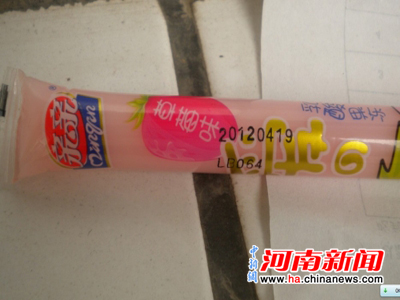 未開(kāi)封親親果凍驚現(xiàn)蚊子