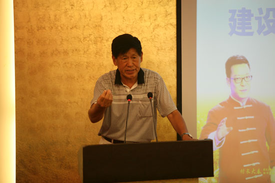 原河南省農(nóng)業(yè)廳副廳長、現(xiàn)任河南省土壤肥料協(xié)會秘書長肖興貴發(fā)表講話