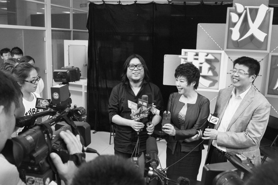 節(jié)目嘉賓高曉松、于丹、張頤武接受采訪