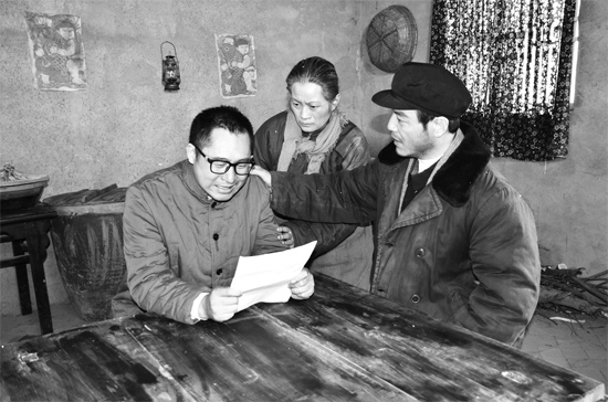 《焦裕祿》拍攝現(xiàn)場，演員穿著冬裝拍戲