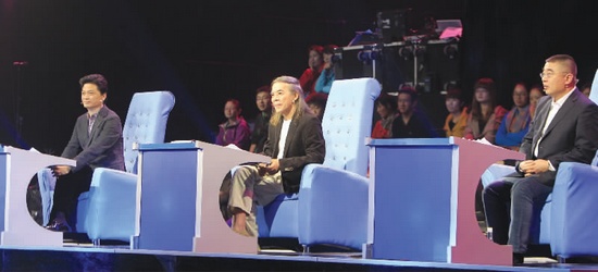 節(jié)目中，崔永元、蔡志忠、錢(qián)文忠 由左至右 三為成語(yǔ)先生妙語(yǔ)不斷