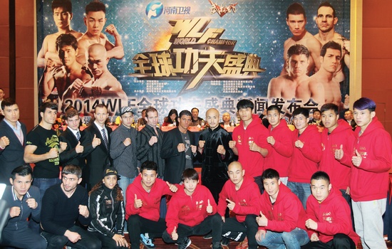 新聞發(fā)布會上，中外選手齊聚一堂。