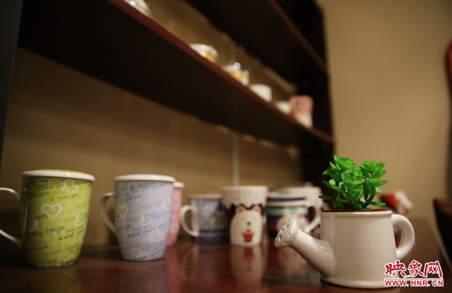 書店內(nèi)促銷用的杯子。