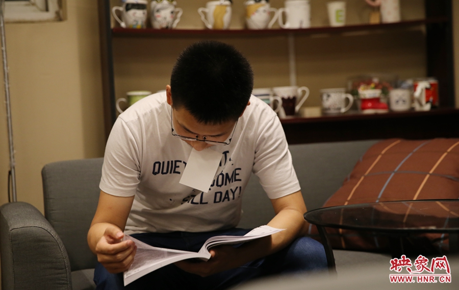 楊栗，22歲，某大學(xué)大三學(xué)生：喜歡這種看書的環(huán)境。