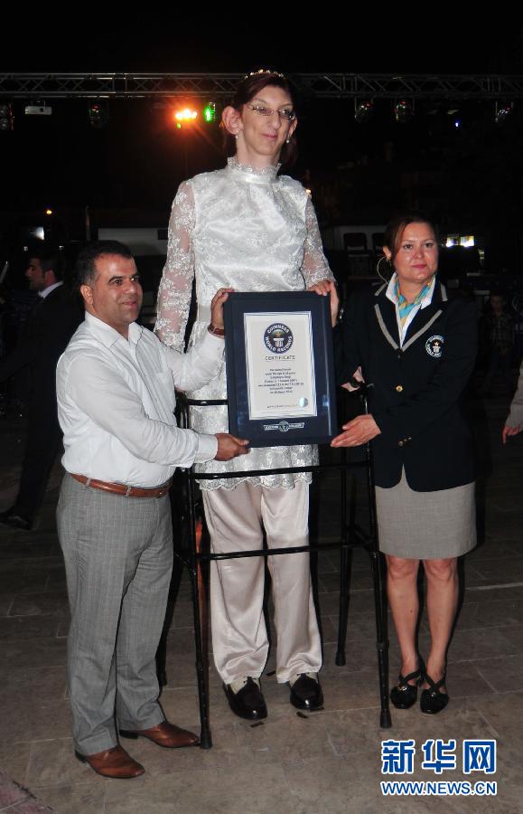 土耳其“巨人”少女獲吉尼斯紀(jì)錄 土耳其“巨人”少女獲吉尼斯紀(jì)錄