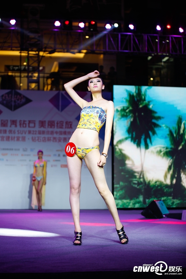 百變模特西安上演T臺(tái)秀 身材熱辣雪肌搶鏡