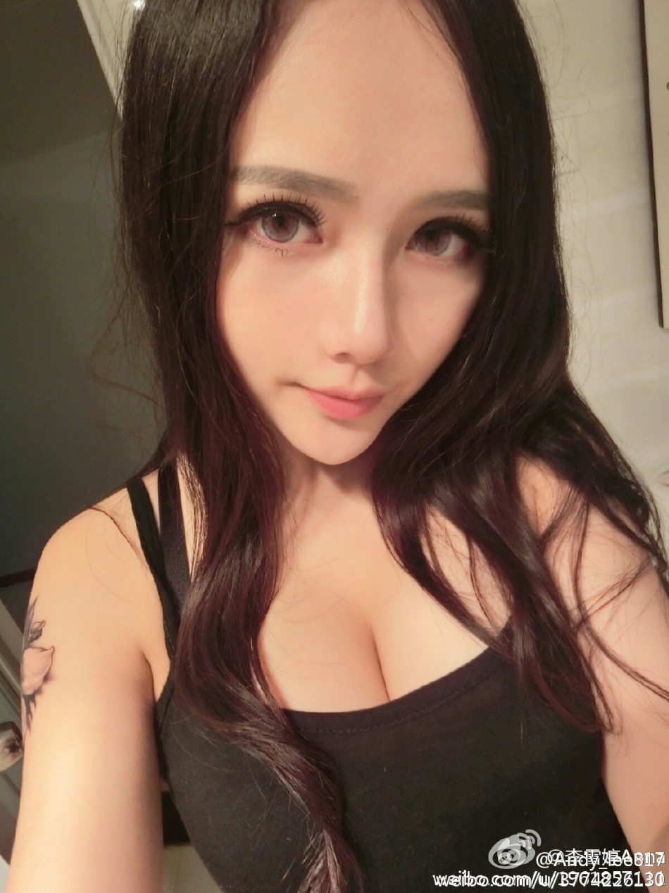 湖大21歲?；ㄇ巴购舐N無懼走光